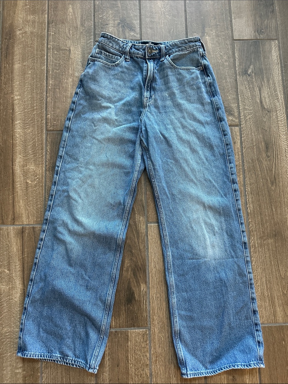 Hollister High-Rise Wide Leg Jeans - Medium Blue Wash
